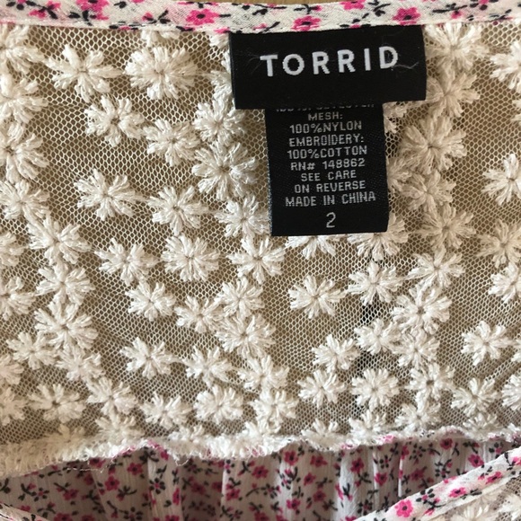 Torrid - Pink and Cream Flower Blouse - Picture 2 of 3